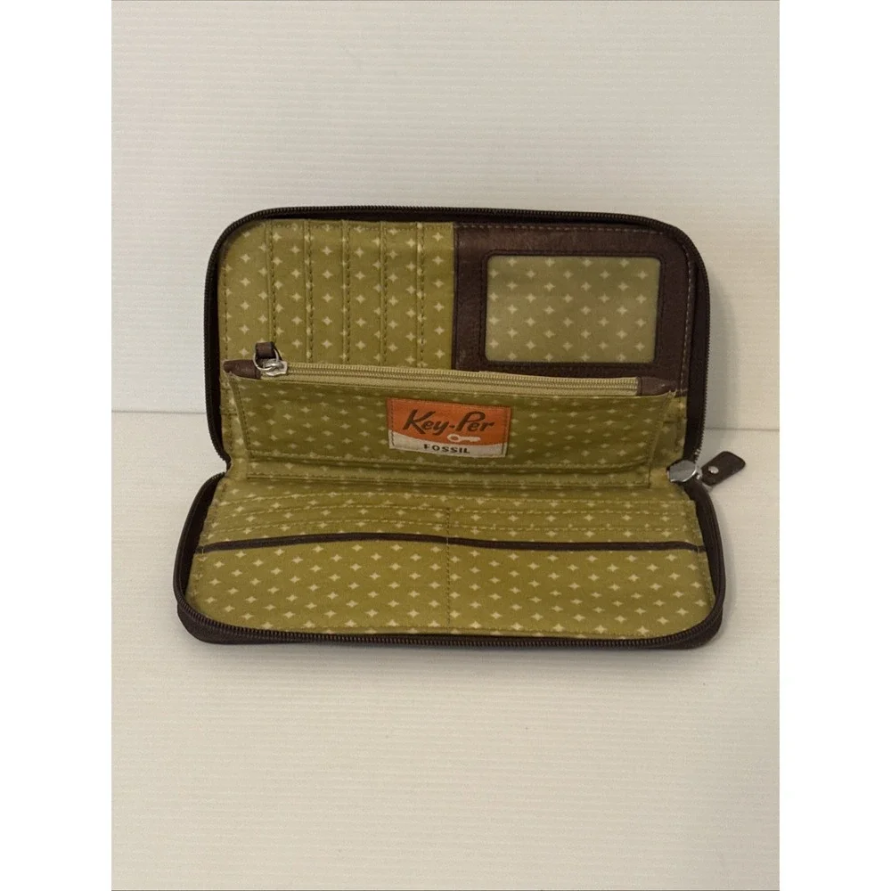 Fossil Key Wallet Brown Floral Coated Leather Zip Around 8x4 Cards Checkbook